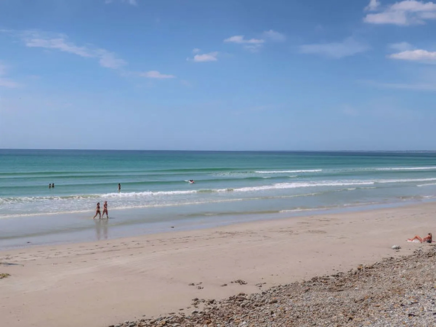 Les Volets Rouges (PEU101)