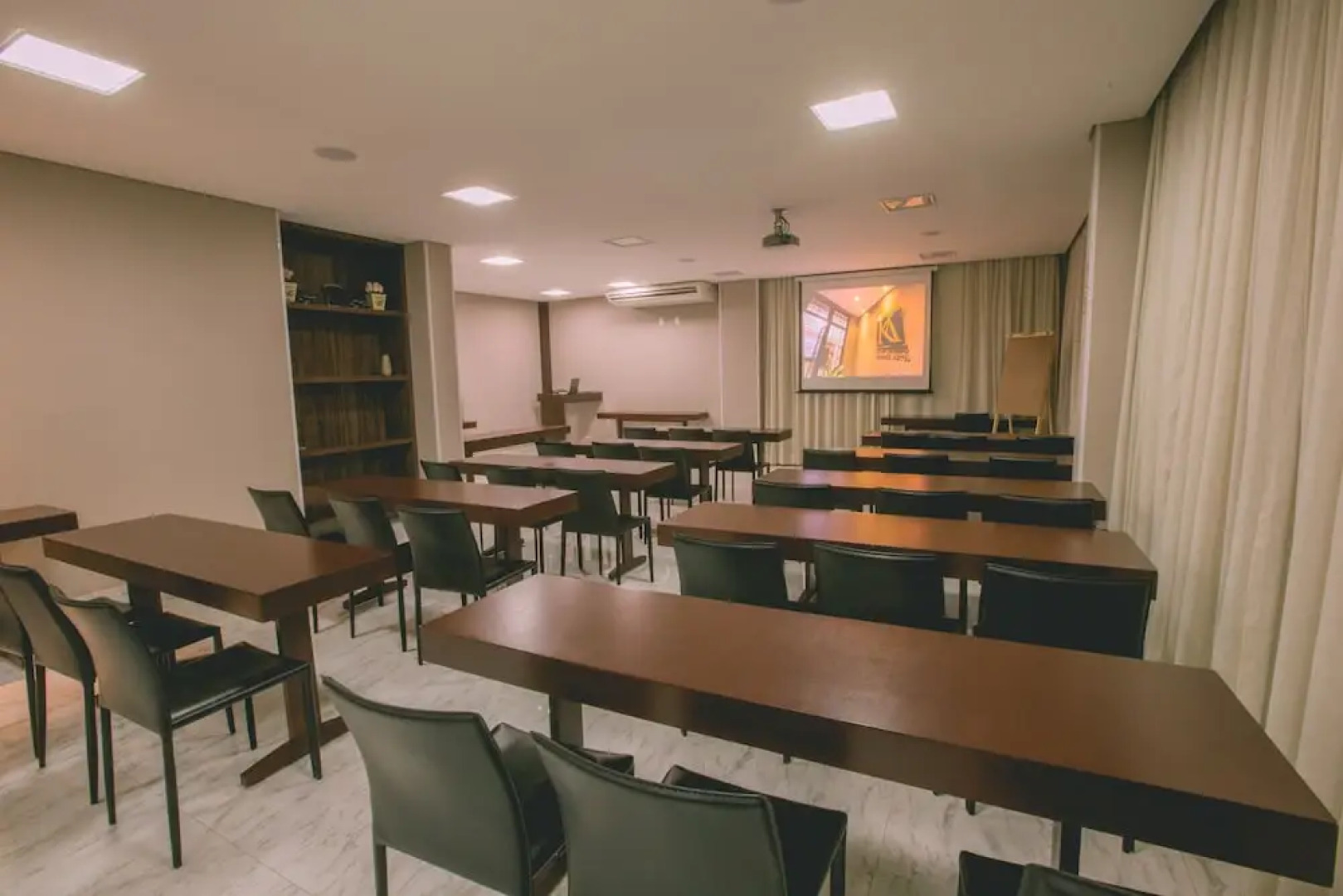 Prado Hotel Business