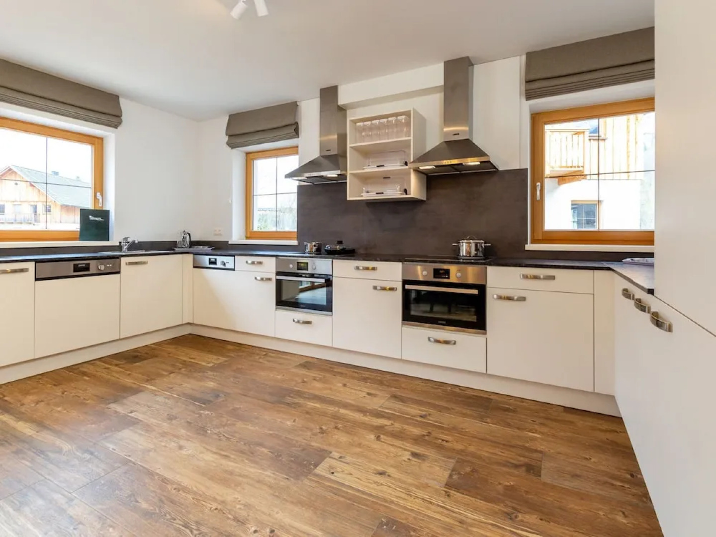 Luxurious Chalet in Obertraun With Pool