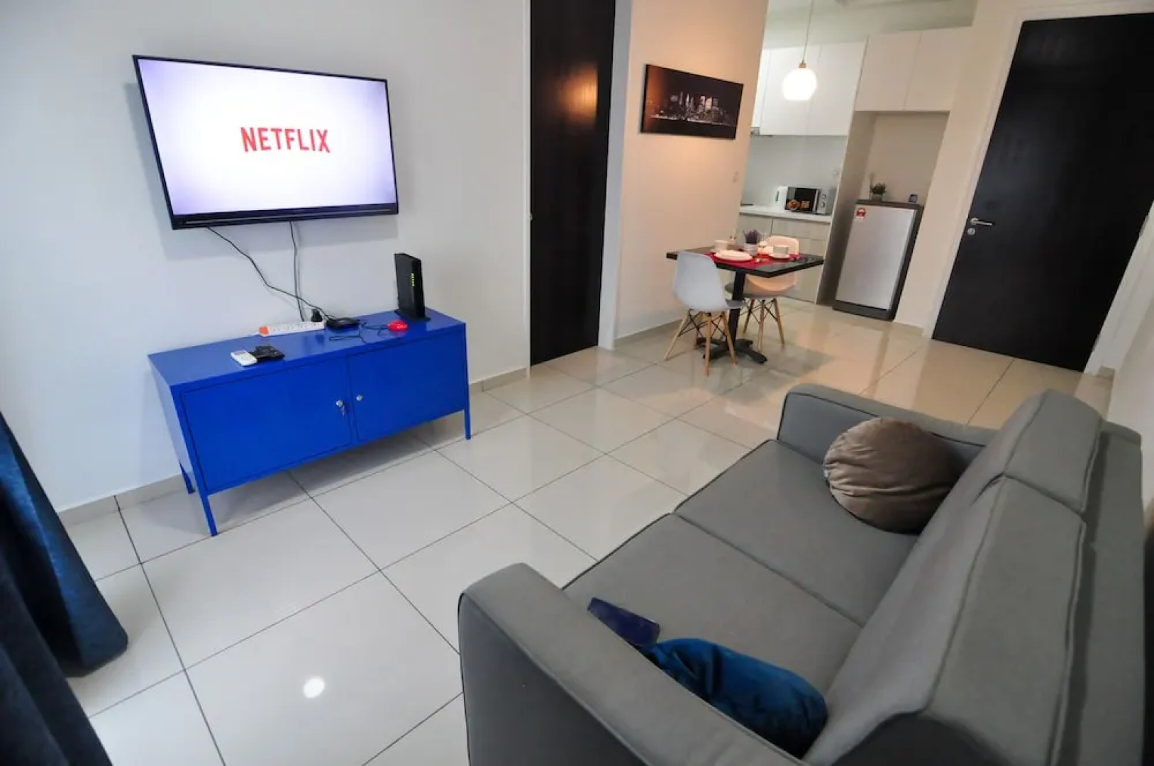 Kenwingston Square Garden by IdealHub