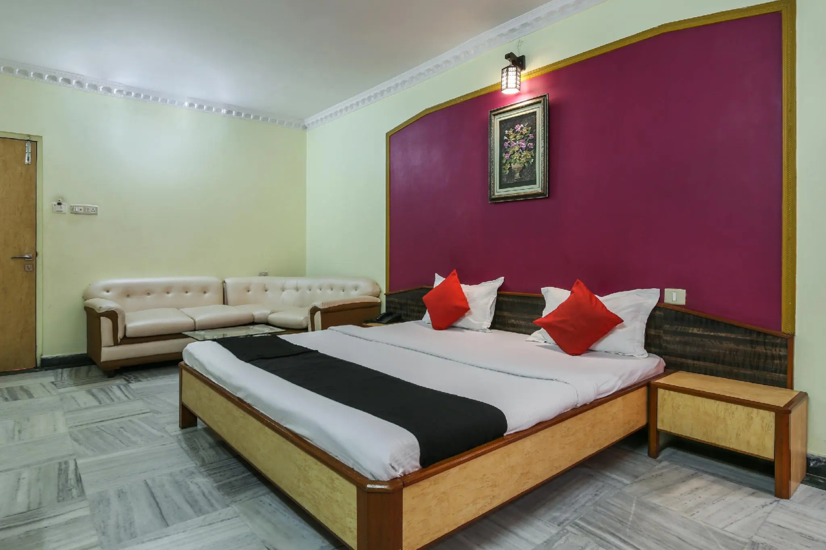 Capital O 65036 Hotel Siddhi Vinayak