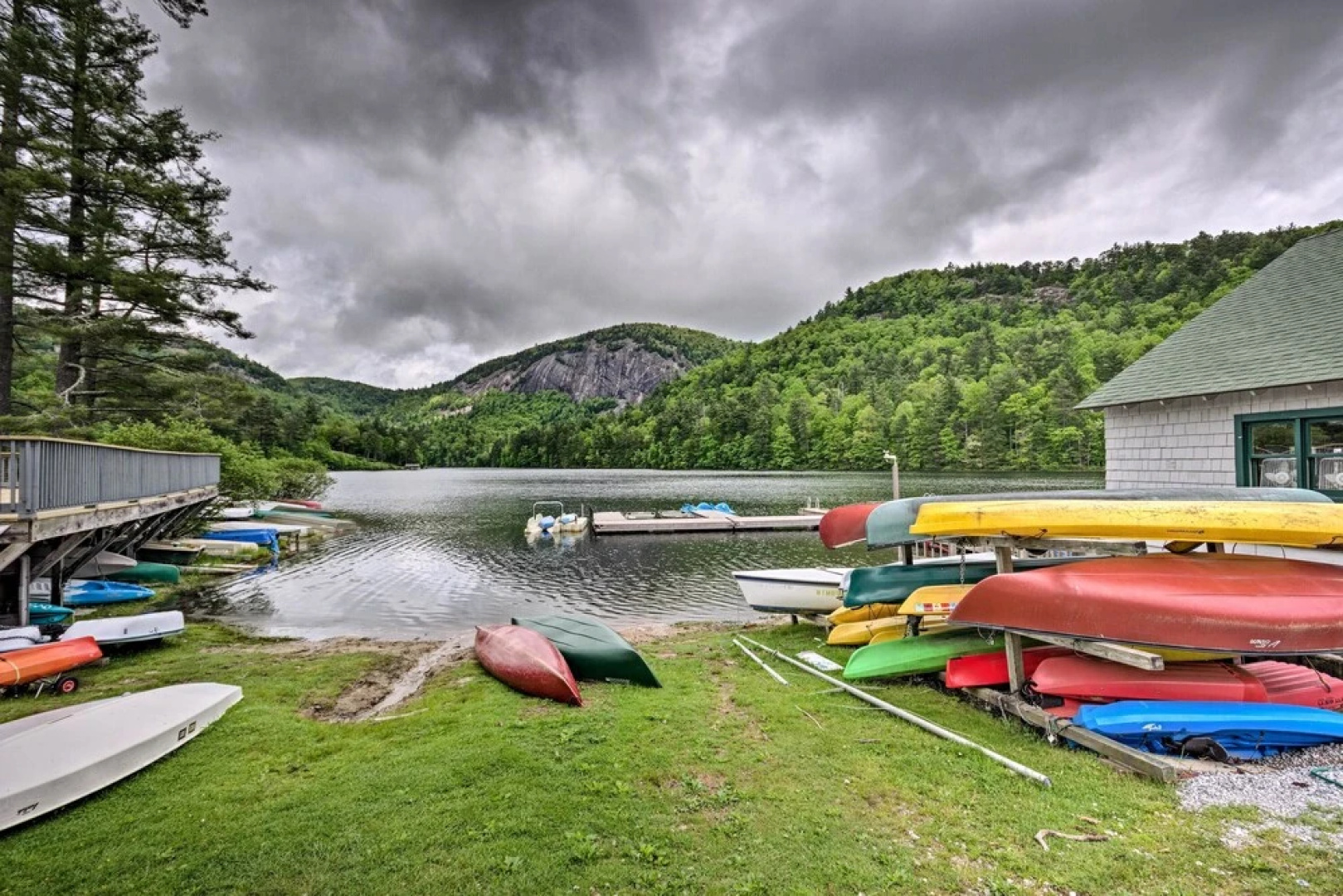 Cozy Retreat w/ Deck & Sapphire Resort Access!