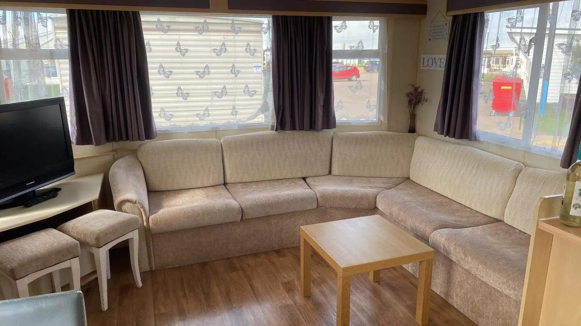 Pets Stay Free 3 Bedroom Caravan at Heacham Beach