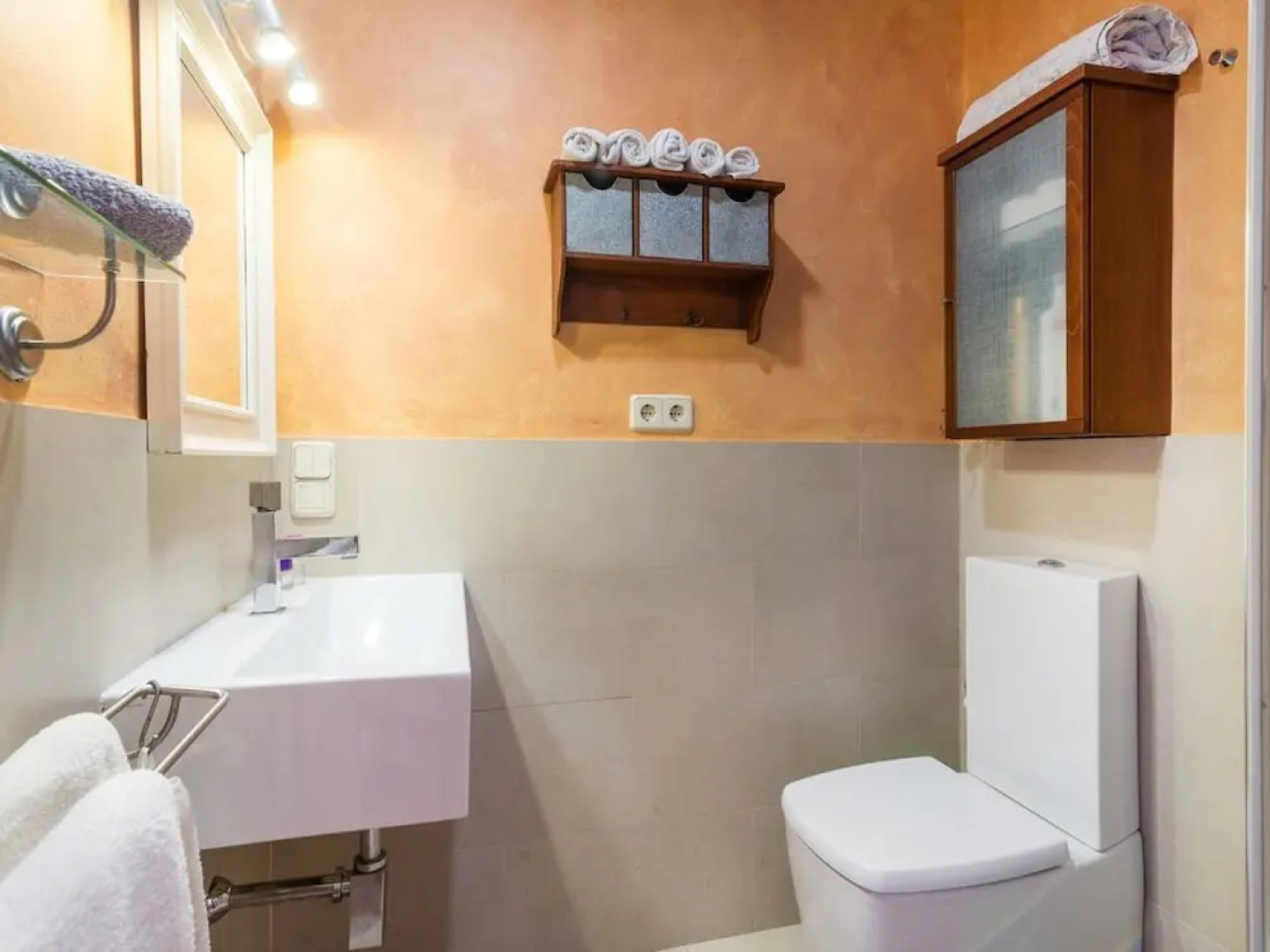 Beachfront studio 20 mins to bcn center