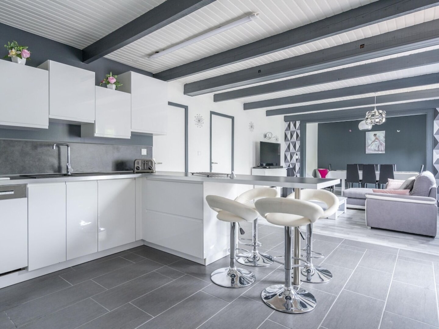 Attractive Holiday Home in Cessenon-sur-orb With Terrace