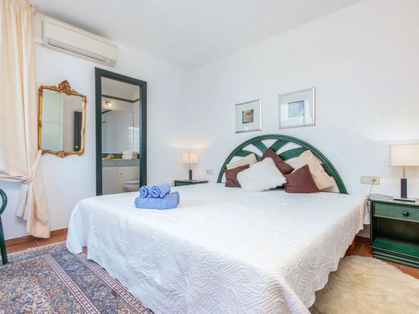 House acacies Navata