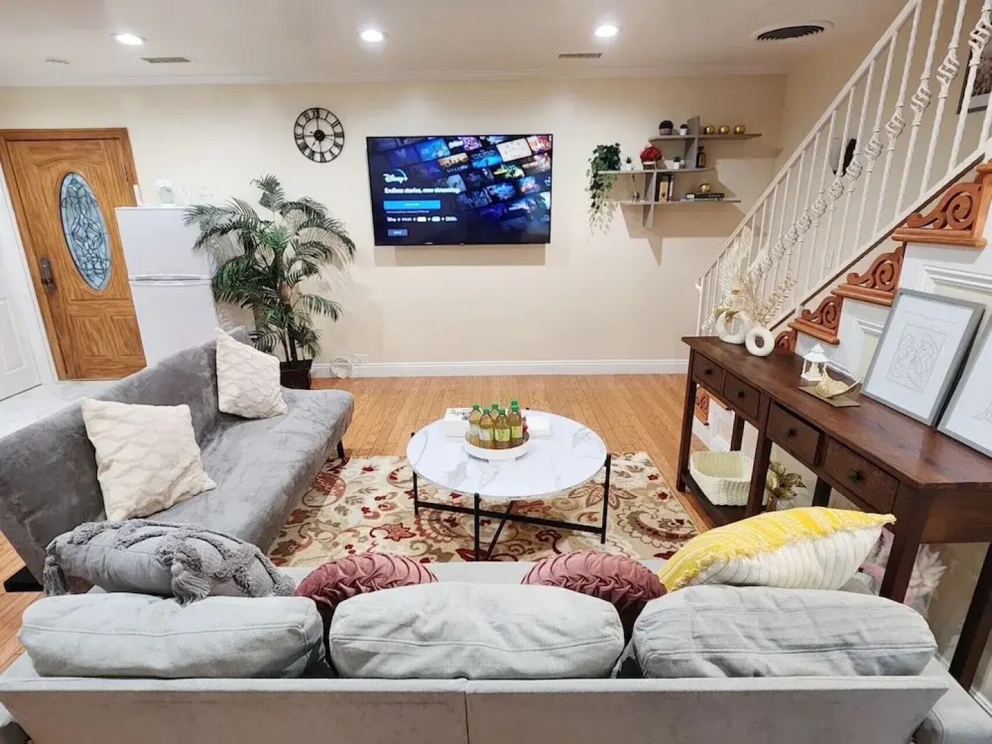 Monterey Park Retreat: Spectacular Views & Comfort