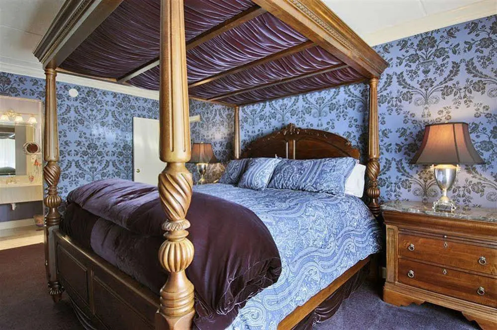 Red Rose Inn & Suites