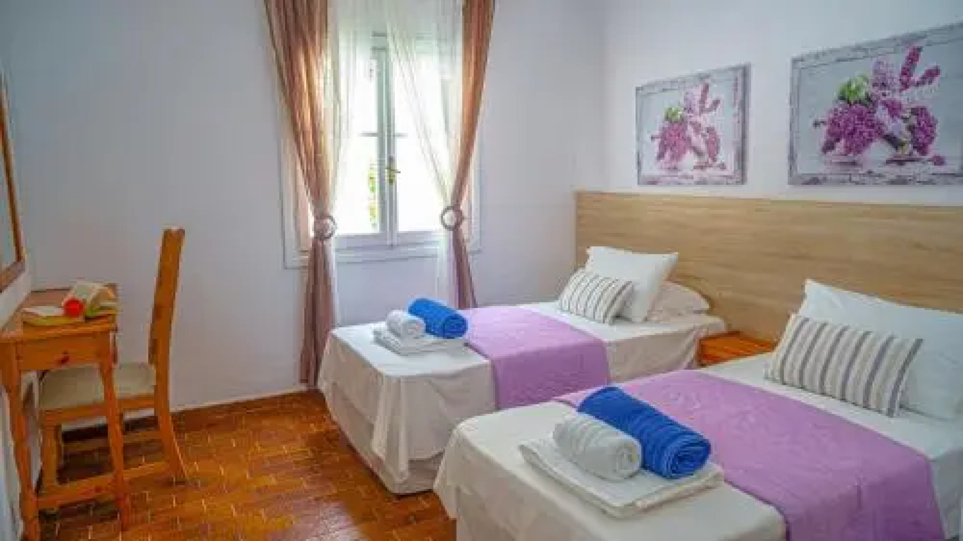 Zeus Pool Apartments