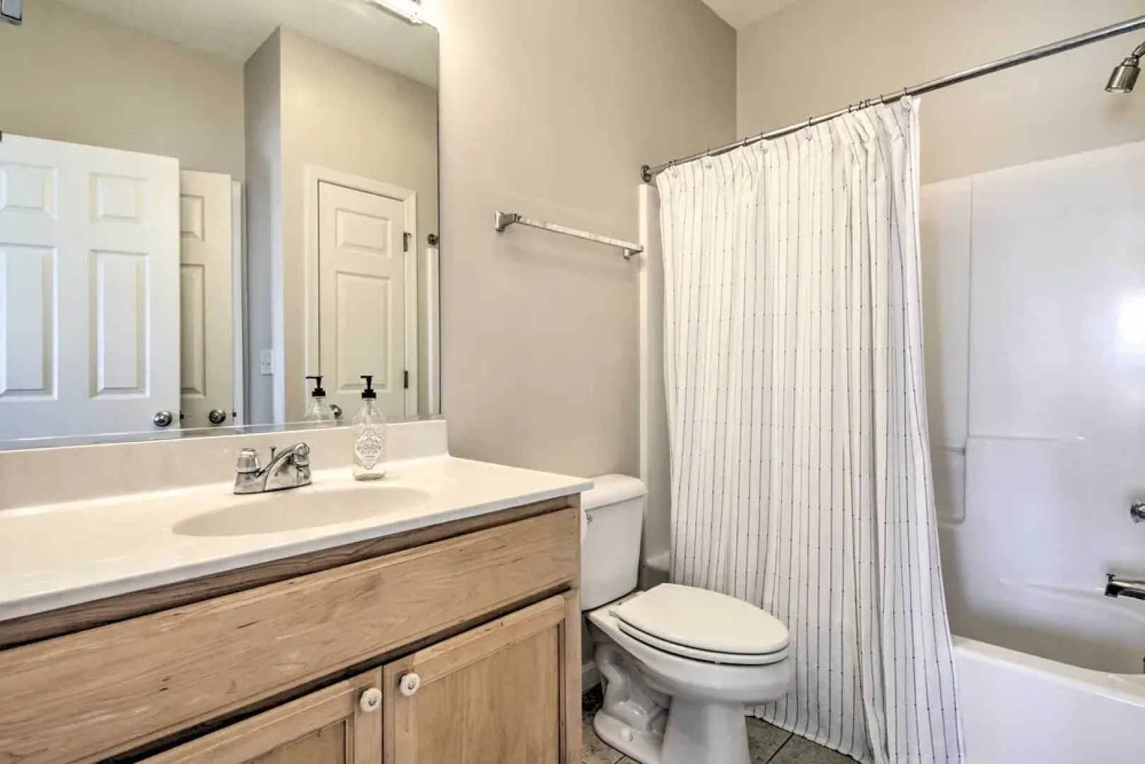 Lewes Condo w/ Pool Access: 3 Mi to the Beach!