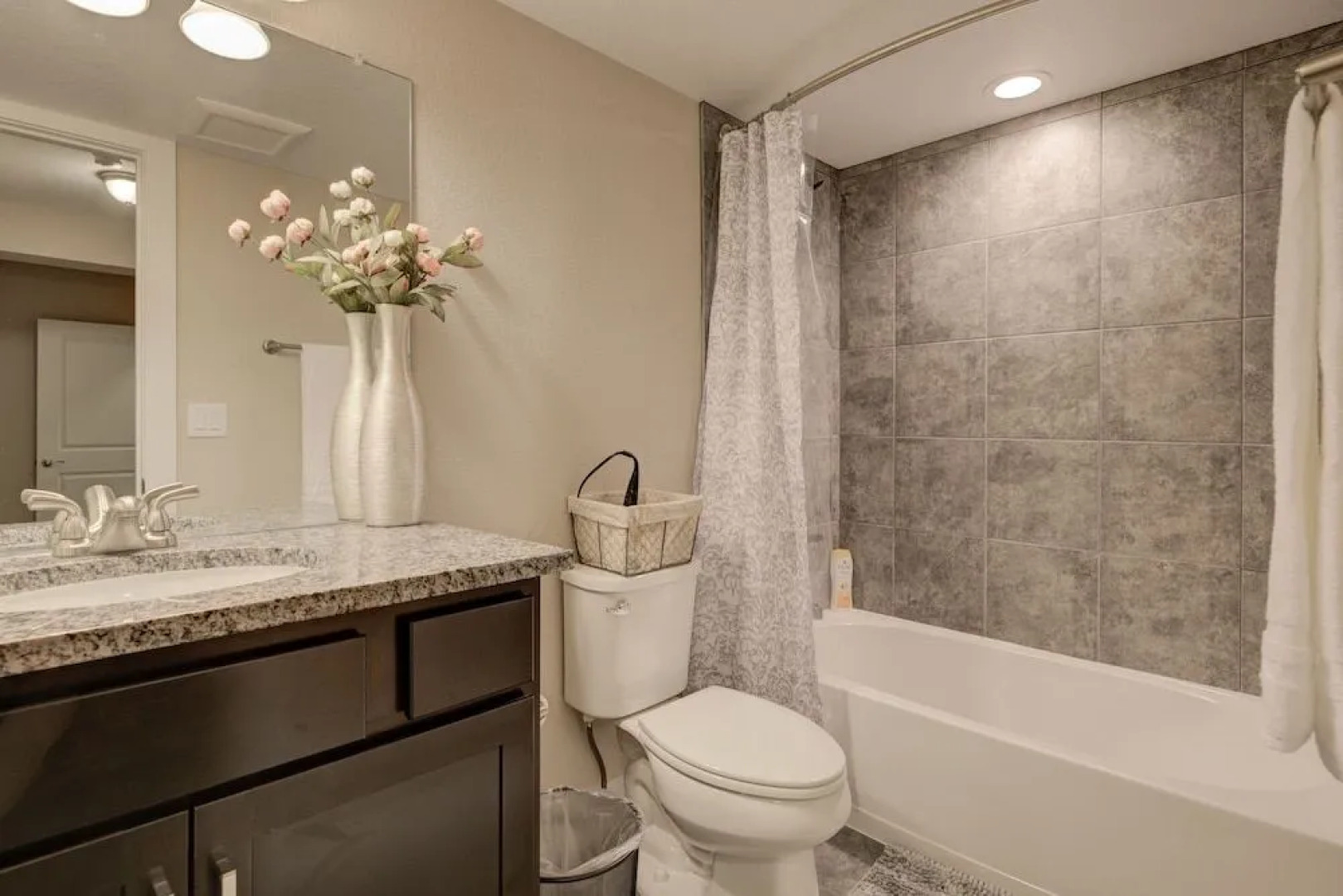 Marbella Lane Executive Townhome, 20 mins to Boulder