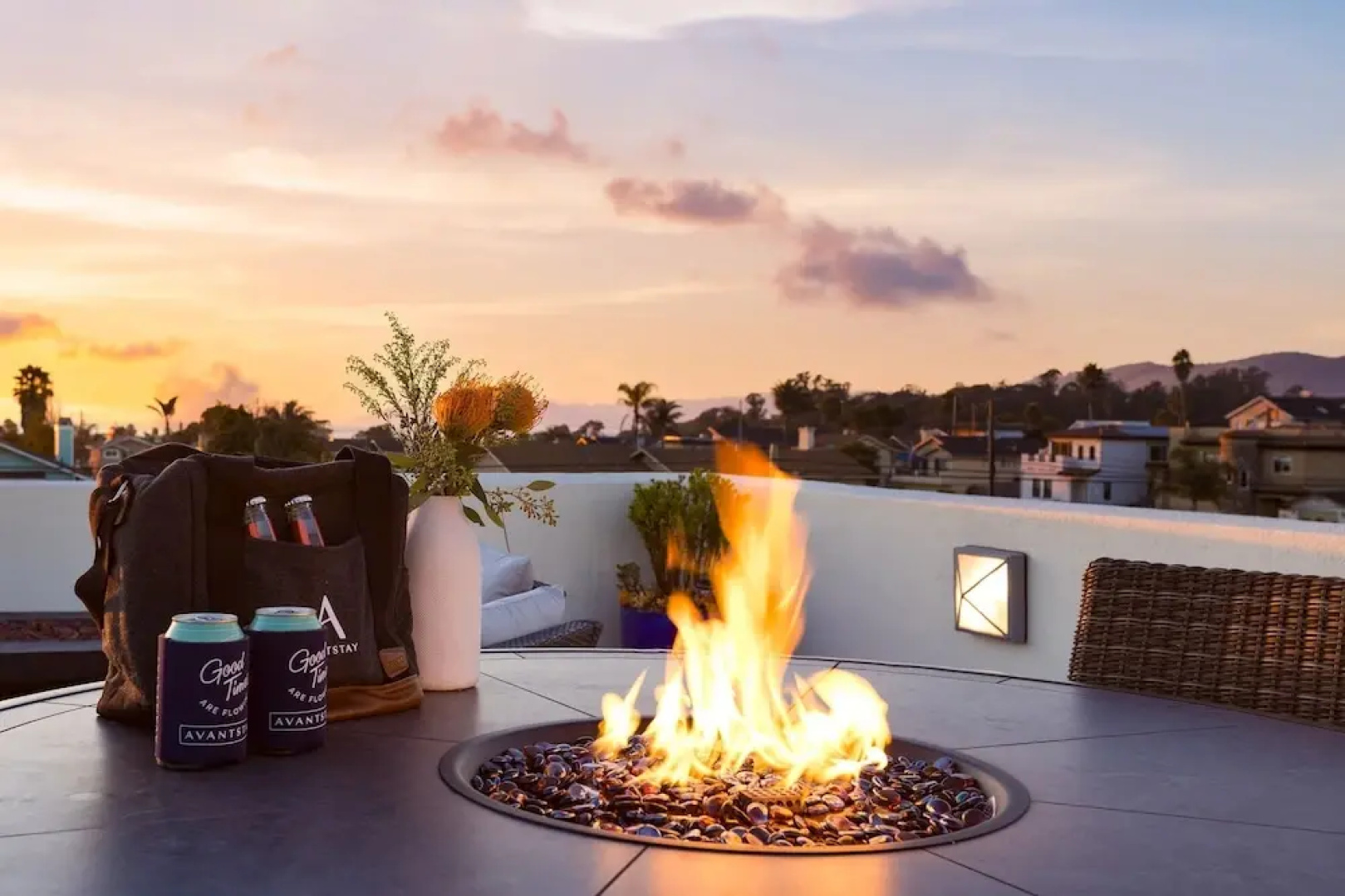 Sunset Serenity by Avantstay Rooftop w Hot Tub Fire Pit 3 Blocks to Beach