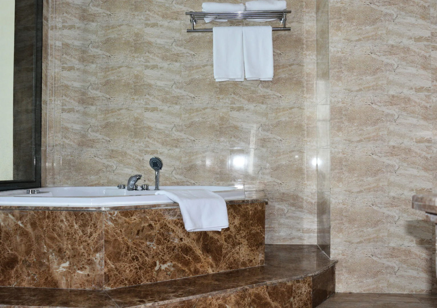 Muong Thanh Grand Cua Lo Hotel