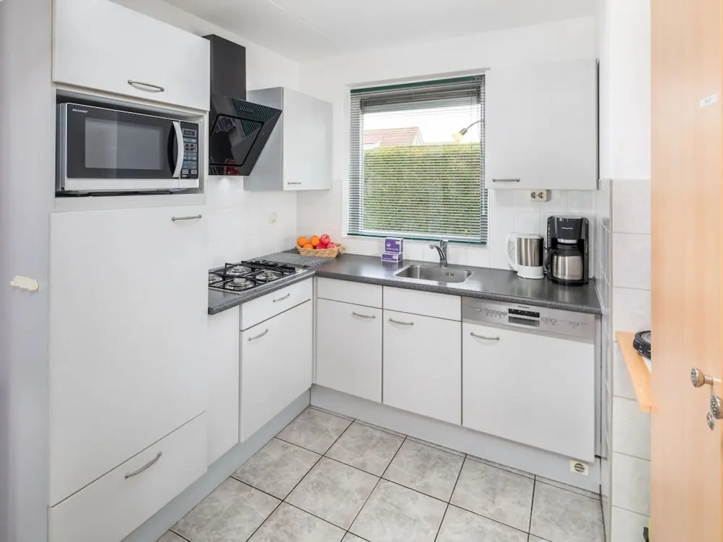 Detached, Well-Kept Holiday Home with Wifi, Beach at 500 M