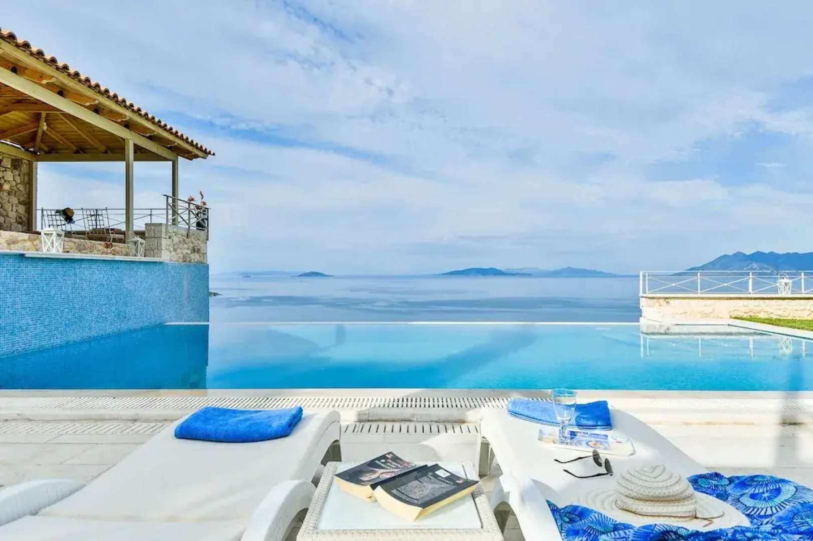 Villa with Striking views over the infinity Pool