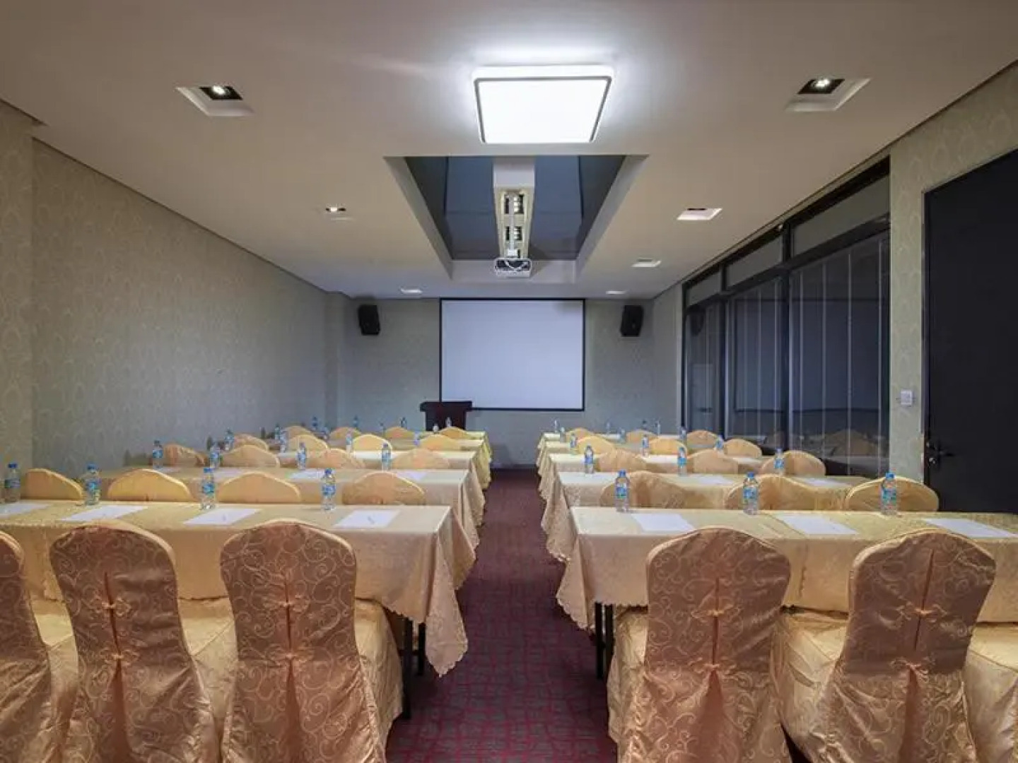 Vienna Hotel (Dongguan Houjie Dadao Branch)
