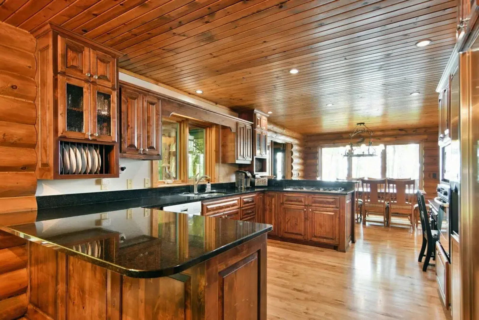Lumberjack Lodge 5 Bedroom Home by RedAwning