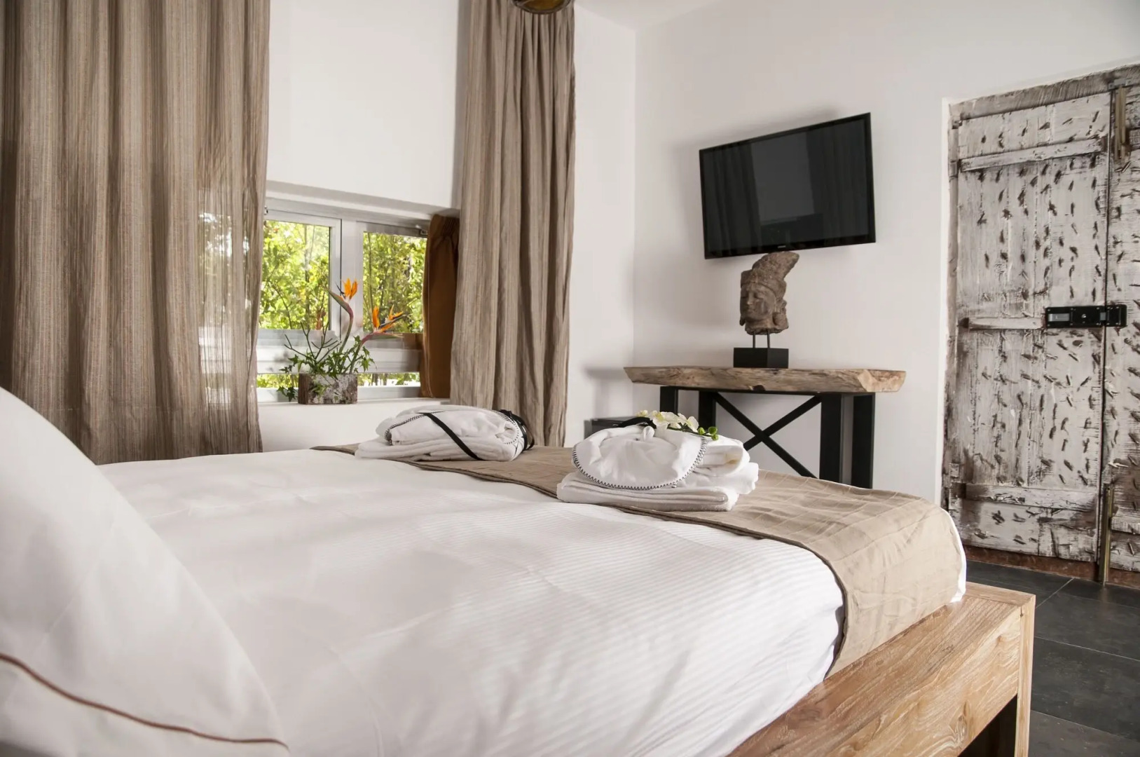 Sevenmaze Charming House