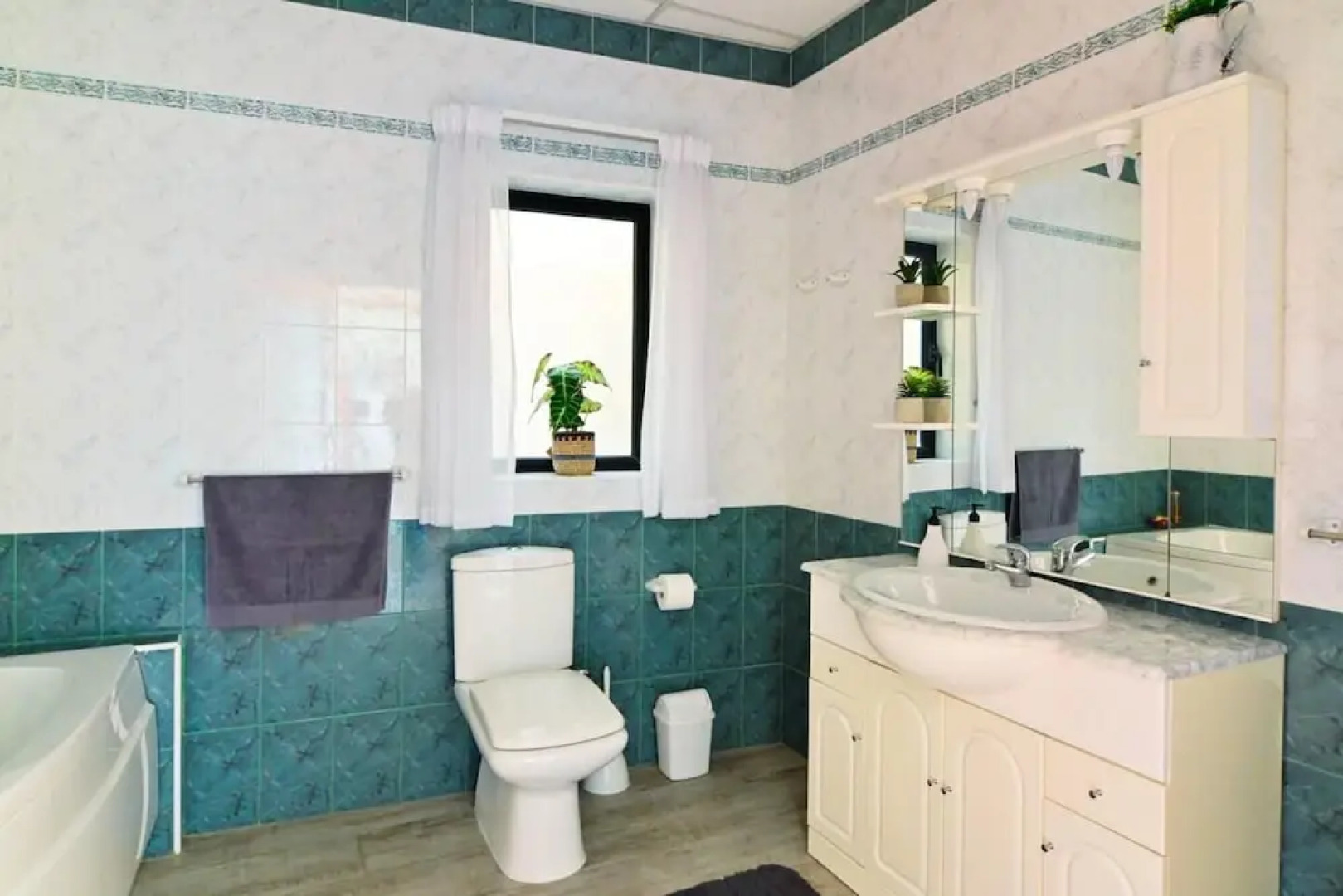 Peaceful Haven With Stunning Views Close to sea