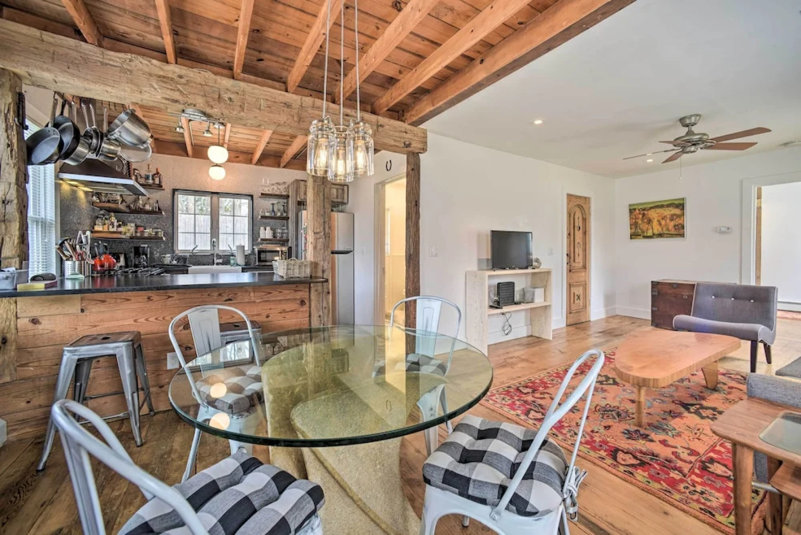 Charming Cottage w/ Yard - 2 Mi to Tinker St!