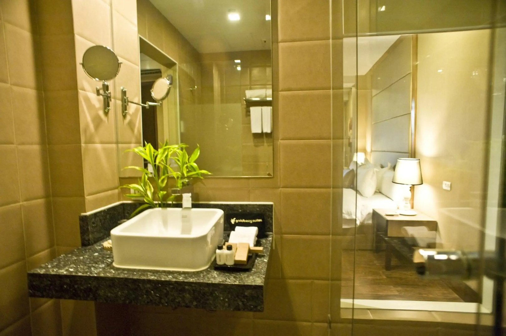 Goldberry Suites & Hotel Mactan