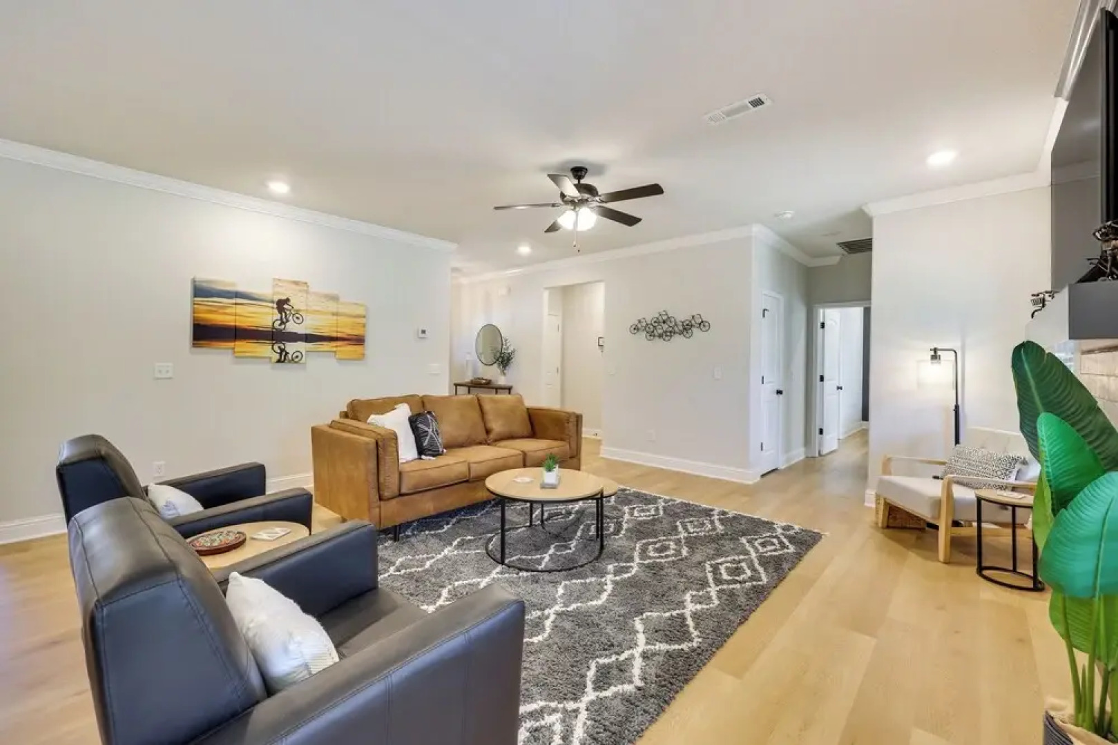 Biking Haven: Charming Bella Vista Home w/ Games!