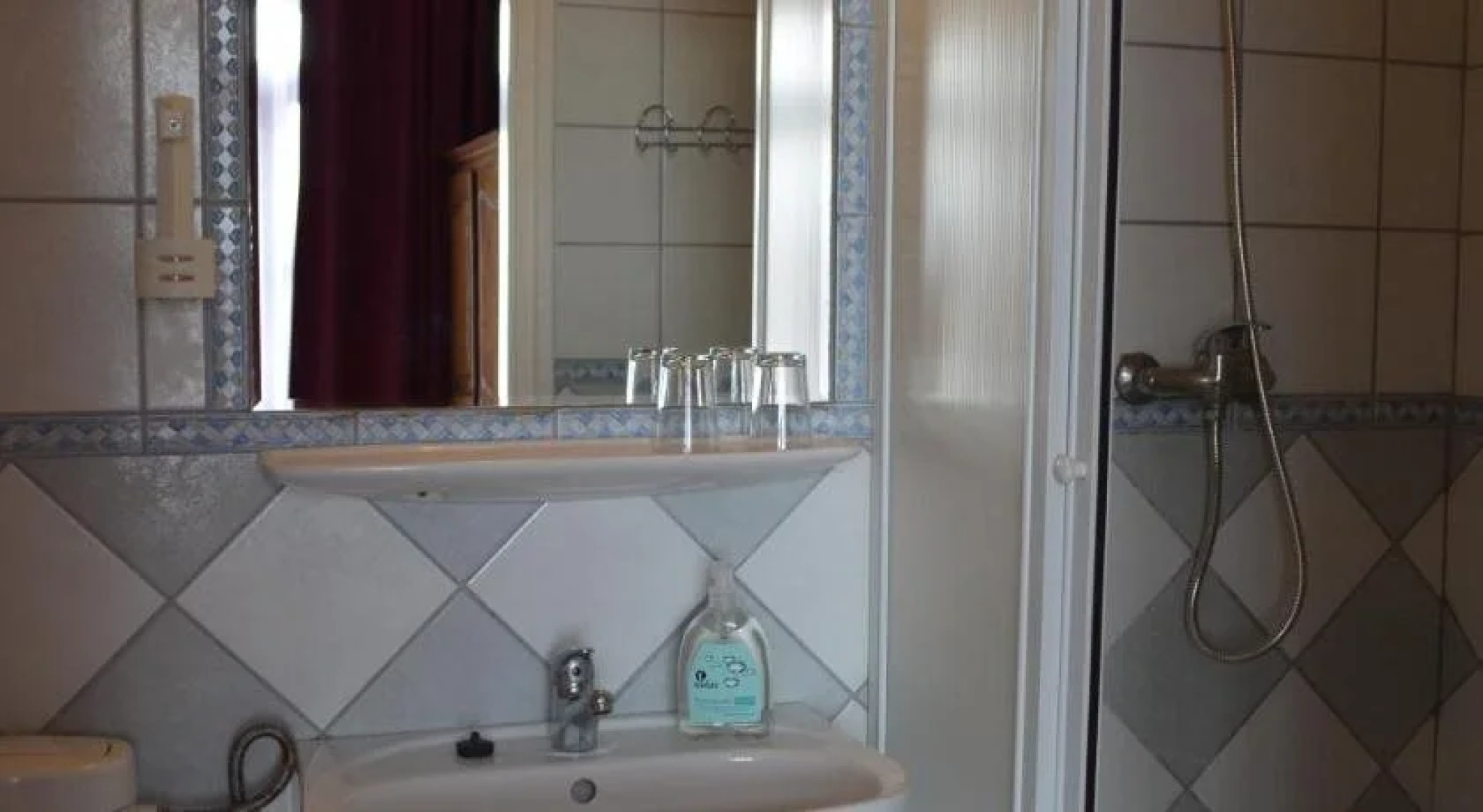 Hotel Napsugár és Gulyás Kunyhó Étterem