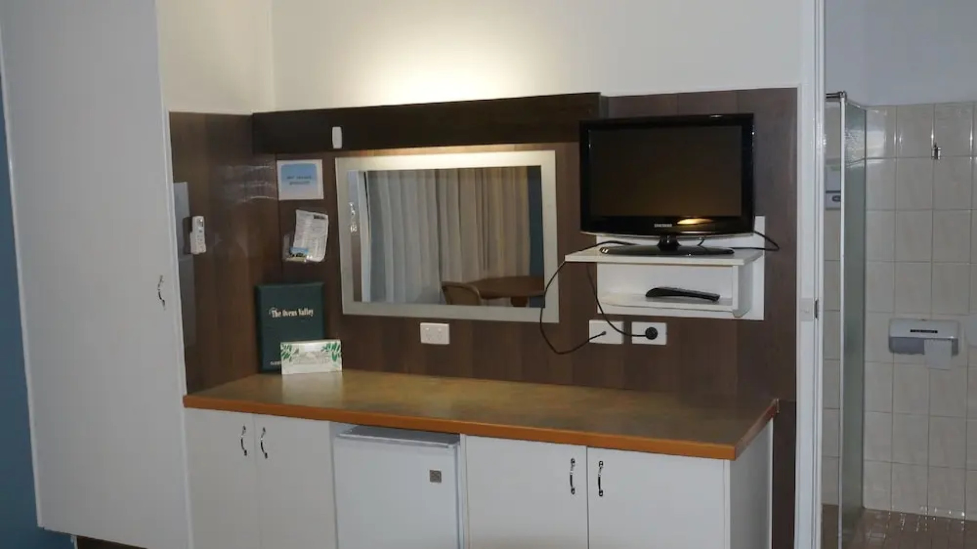 Golden Leaf Motor Inn