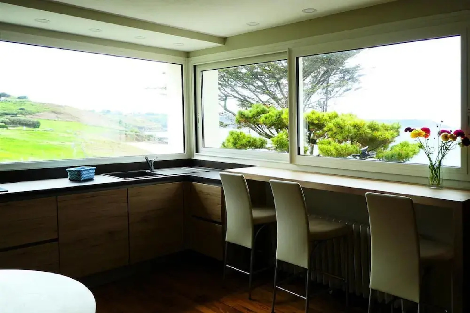 Cottage in Locquirec With Beach Access