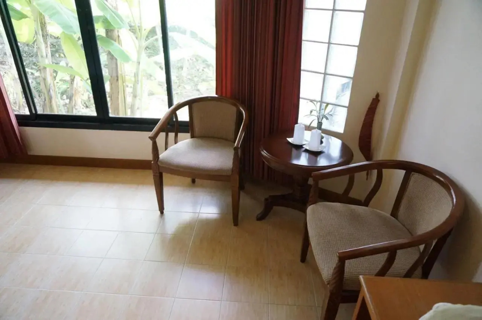 The Country Lake View Hotel