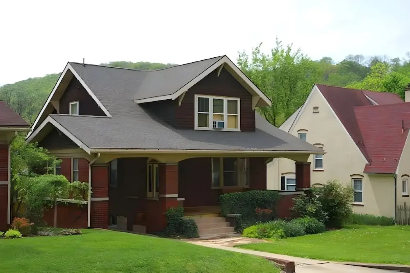 Aunt Beas Bungalow - Right in Town!