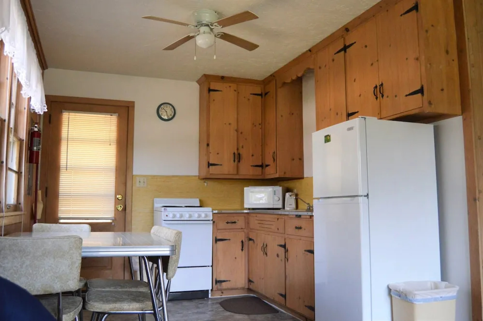 Baileys Sunset Motel and Cottages