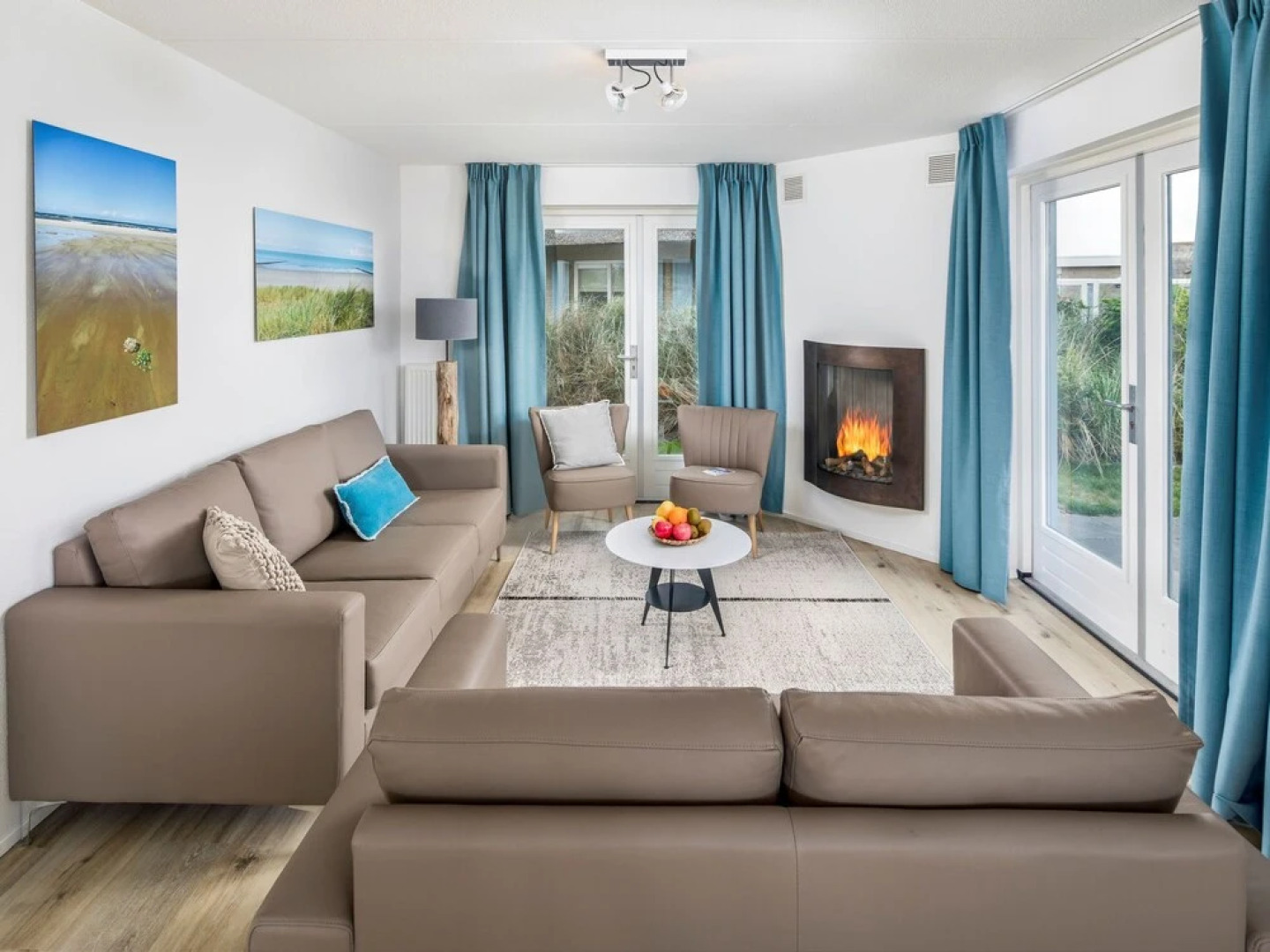 Thatched, Restyled Villa Located in Julianadorp near Sea