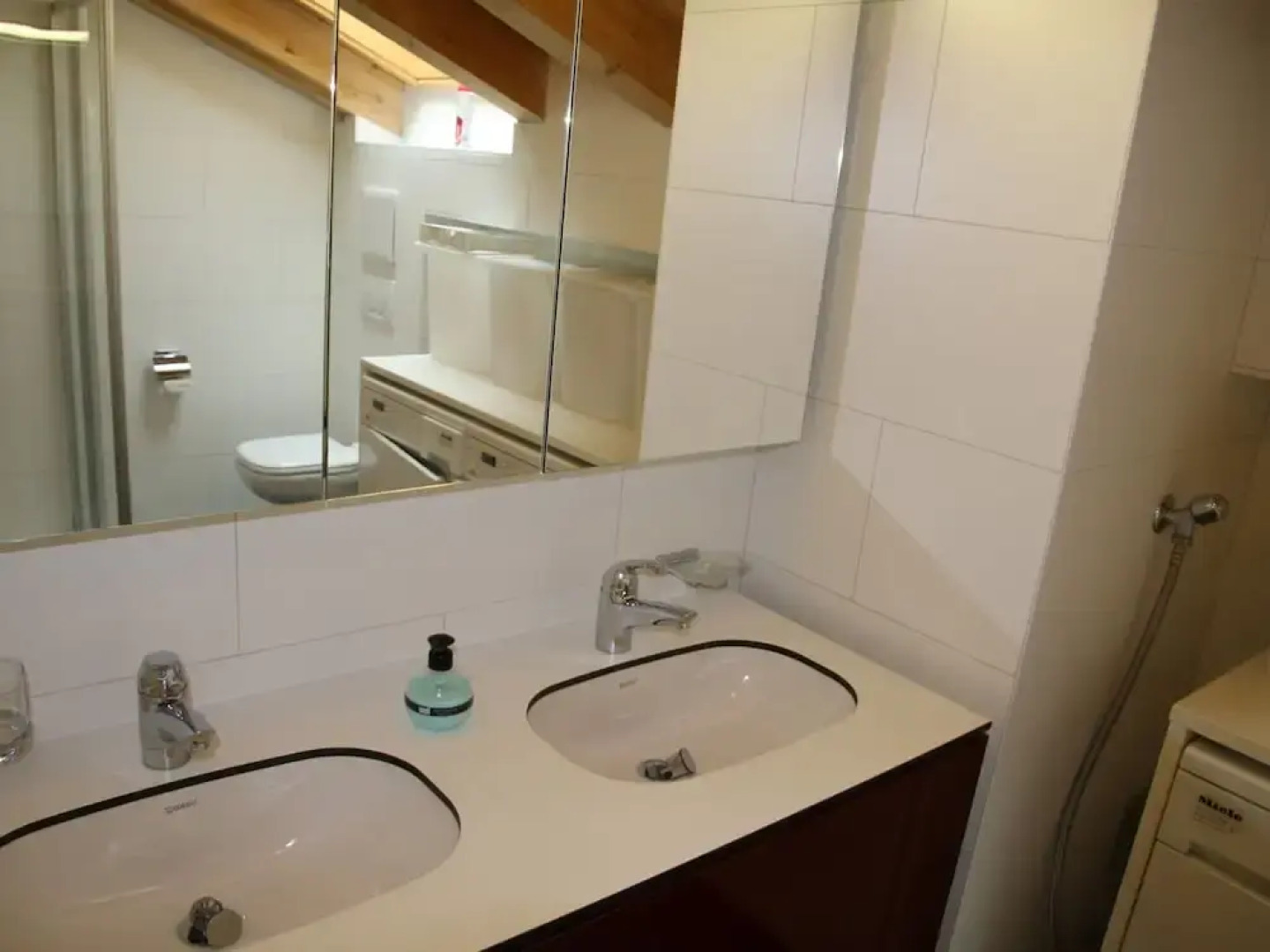 Hilltop Apartment With Valley Views