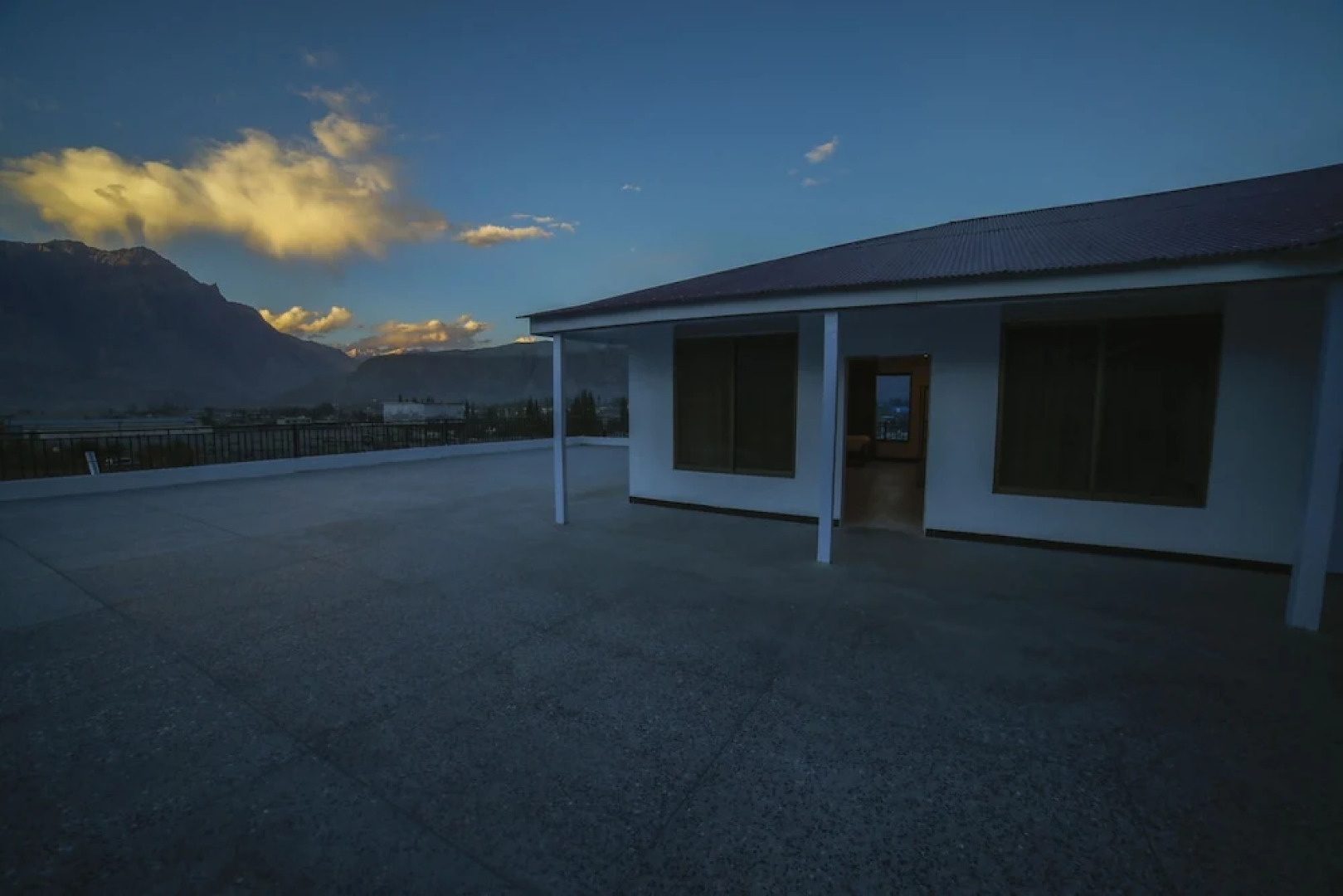 Roomph Premium Al Noor Airport Road