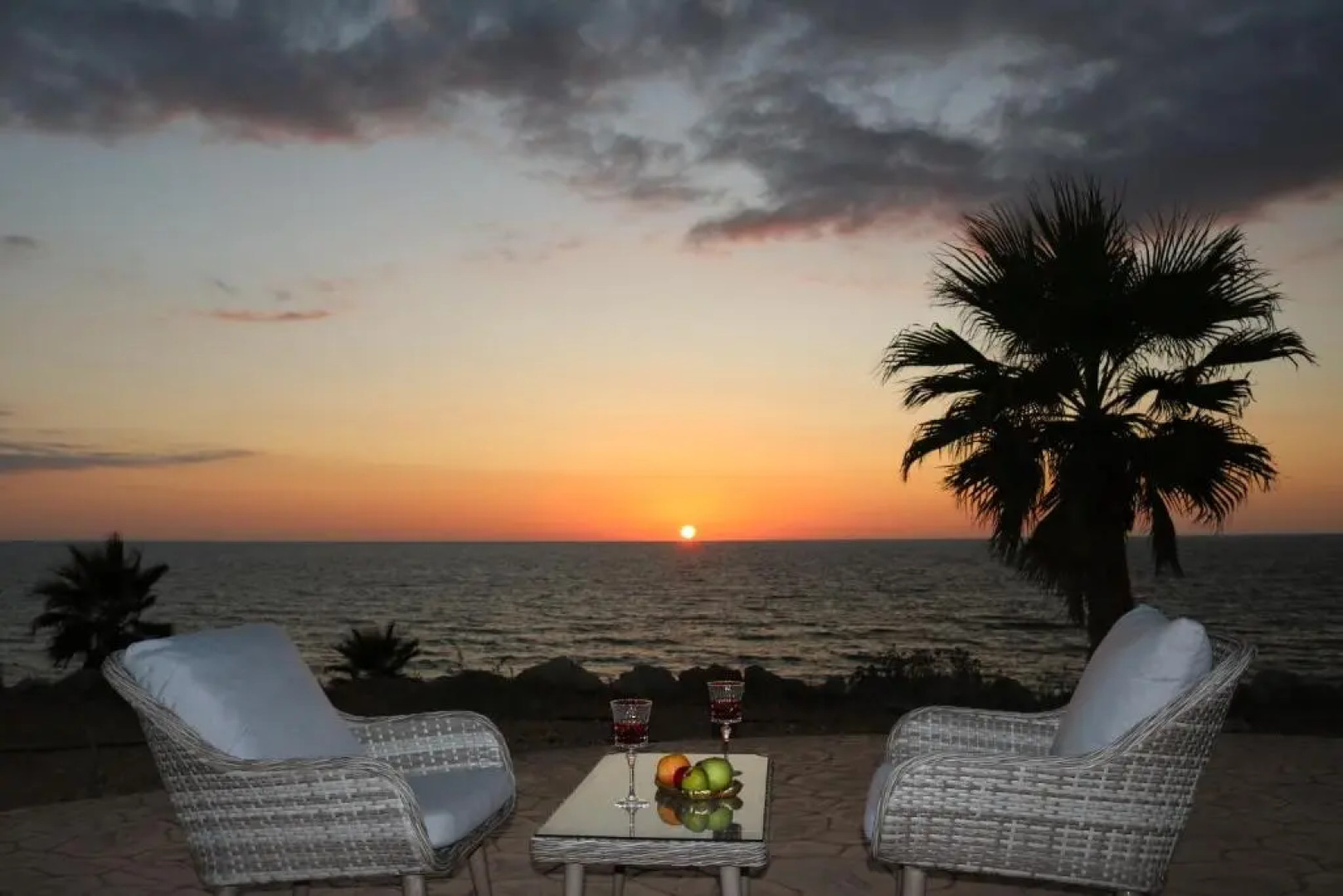 Yulya Villa By Taimoura