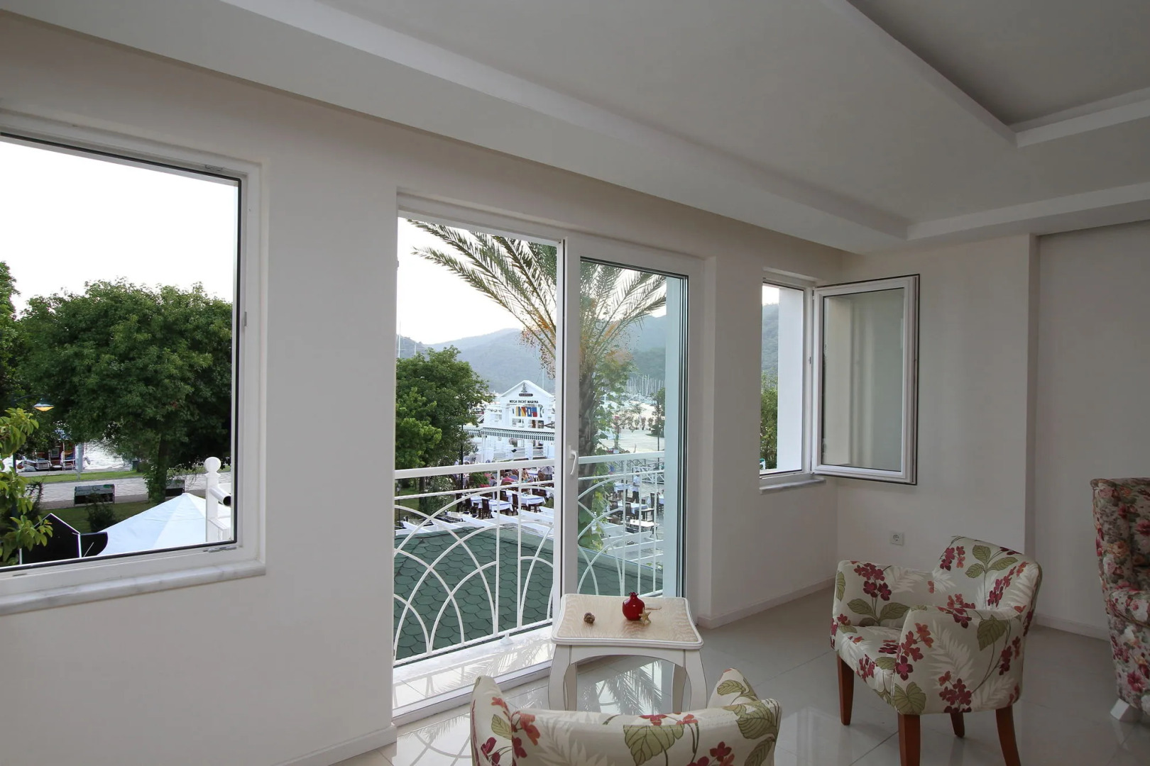 Dedeminn Marina Hotel