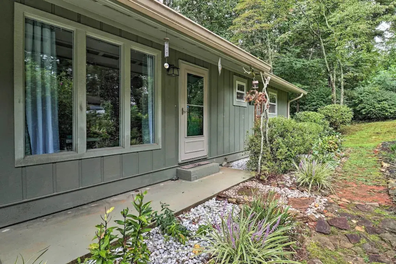 Peaceful Pisgah Forest Cottage w/ Fire Pit!