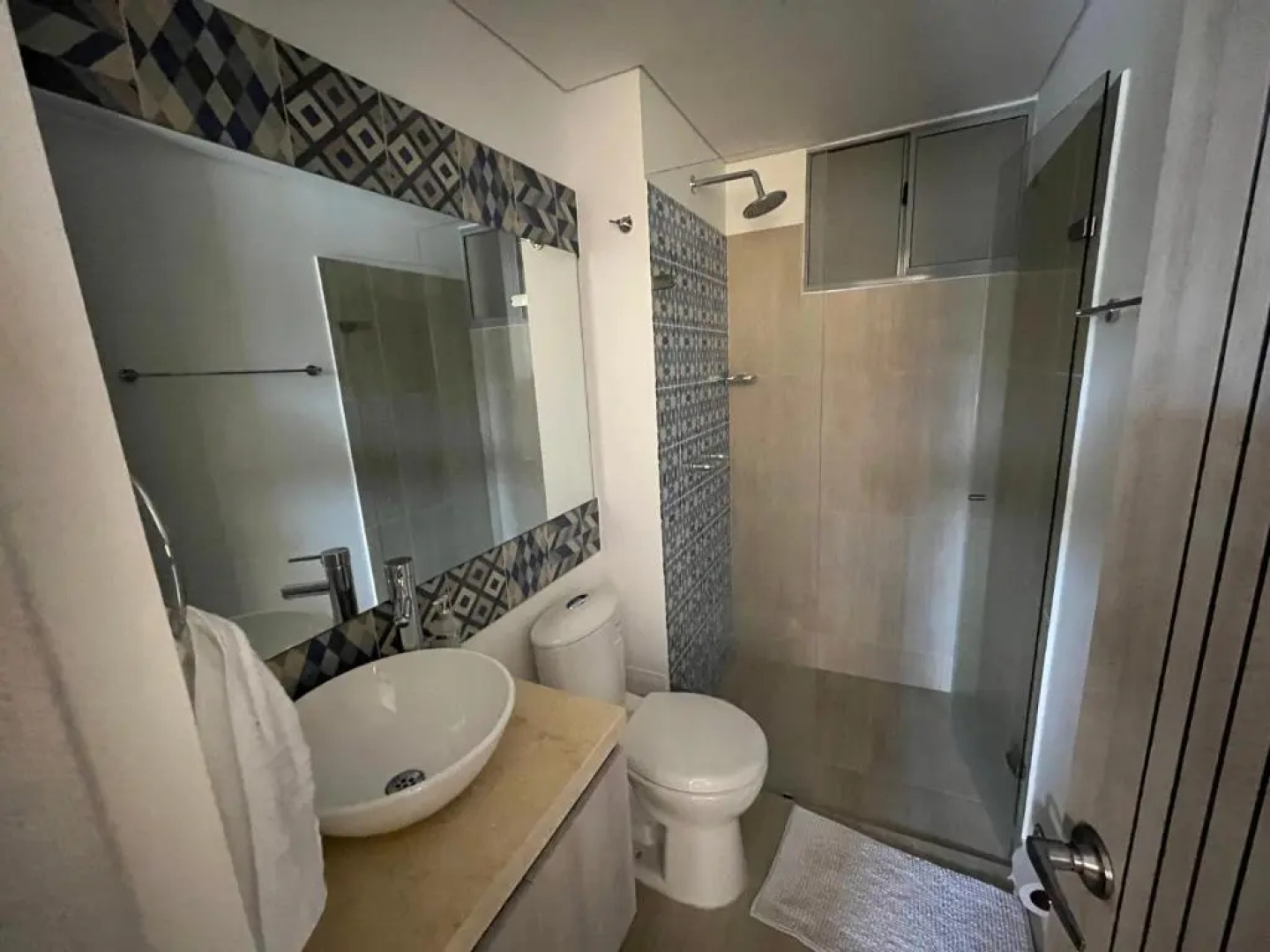 Apartamento con piscina y parqueadero a 7 min del centro