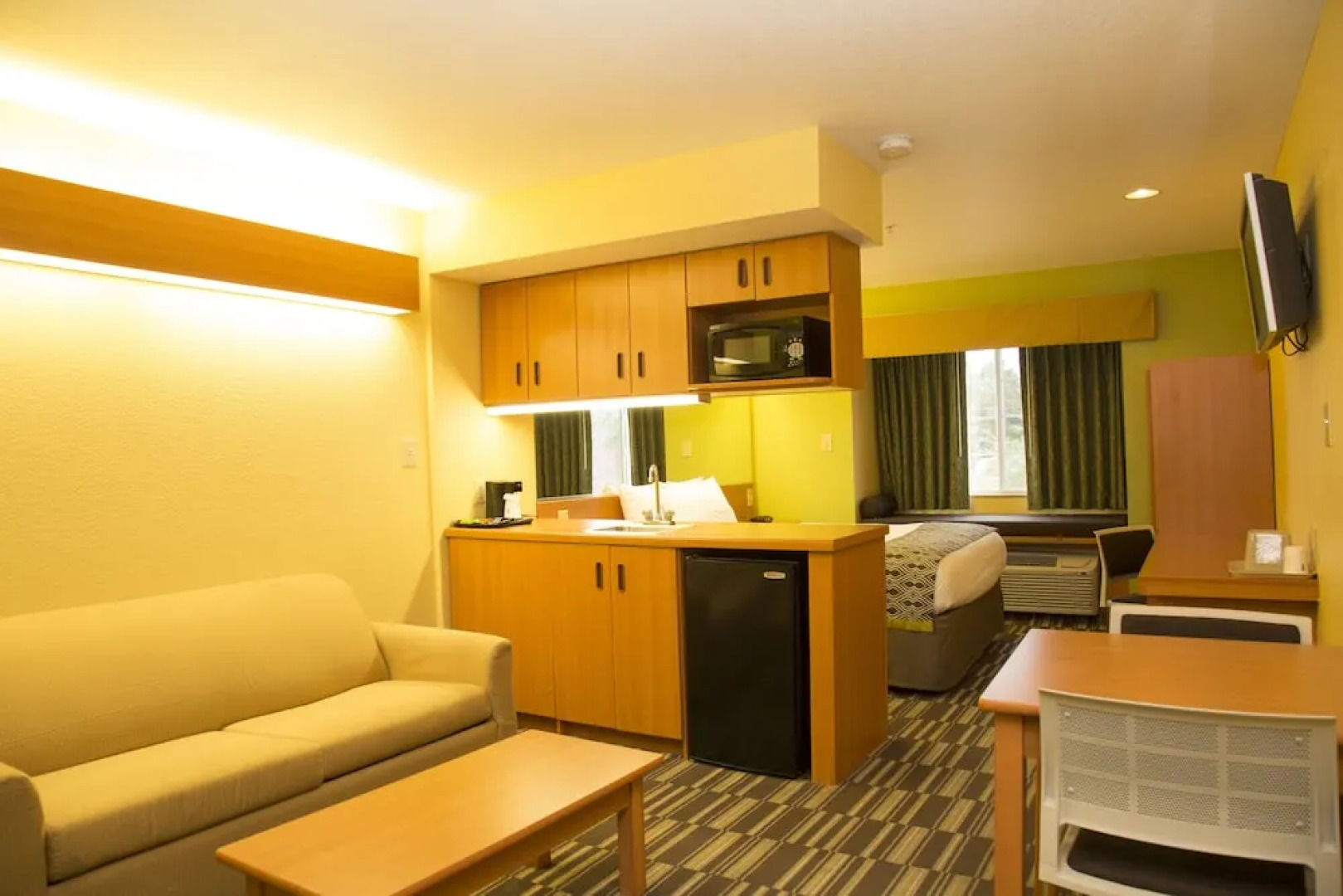 Microtel Inn & Suites Panama C