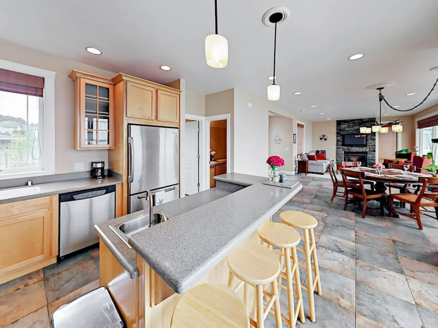 201 E Sandpiper Rd Home 3 Bedrooms 2.5 Bathrooms Home