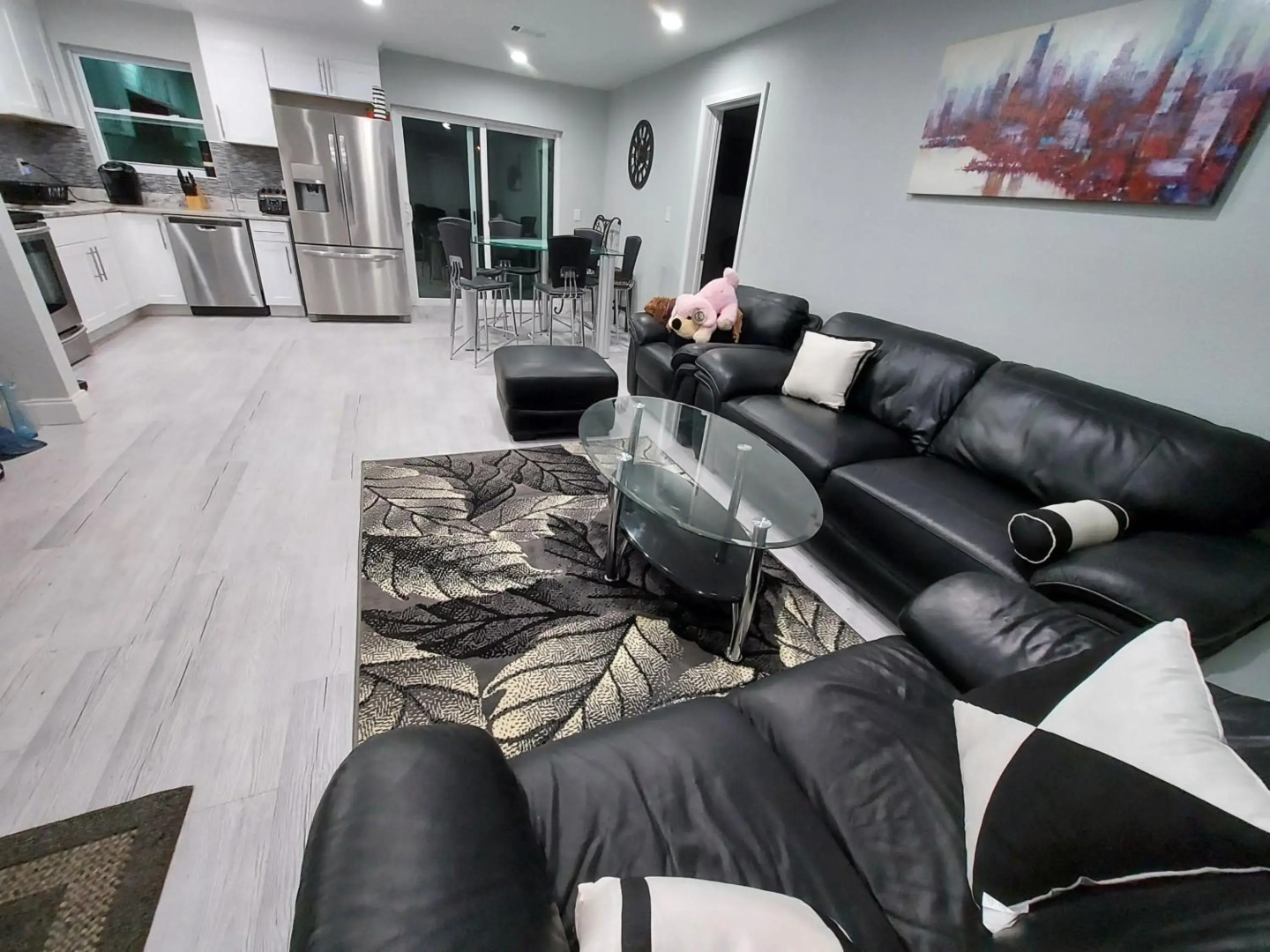 Nice house between two beaches.