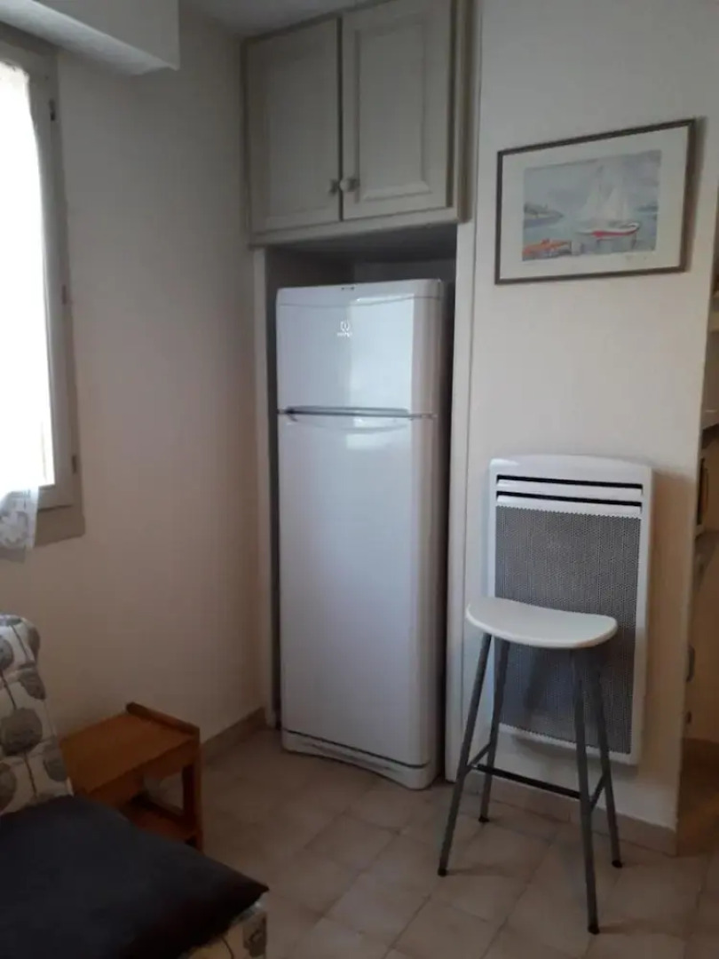 Studio in Sanary-sur-mer, With Wonderful Mountain View - 1 km From the Beach