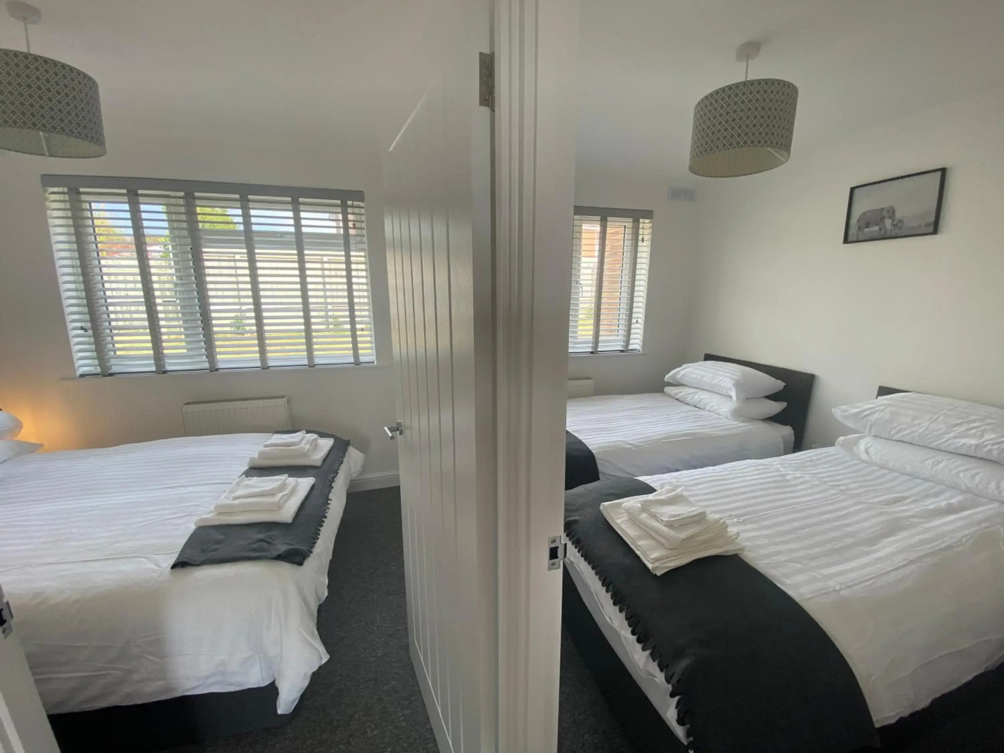 Bay - Brambles Chine, Colwell Bay - 5 star WiFi - Short walk to The Hut and beach - 1 night stays available