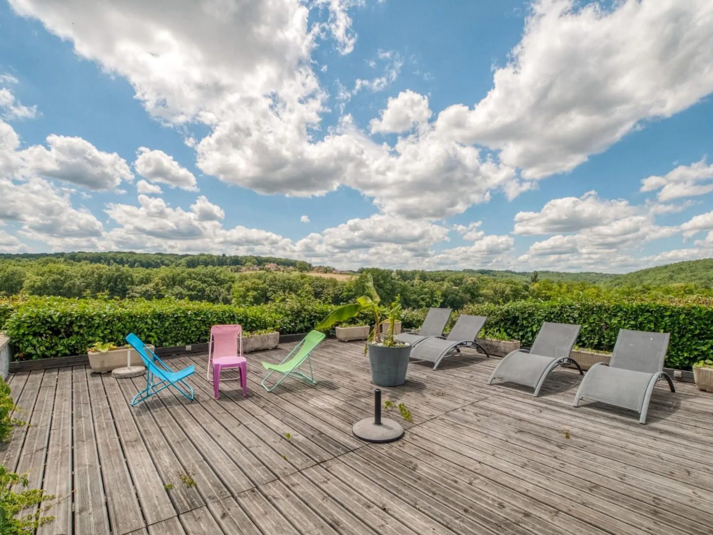 Splendid Holiday Home in Dégagnac with heated Swimming Pool and jacuzzi