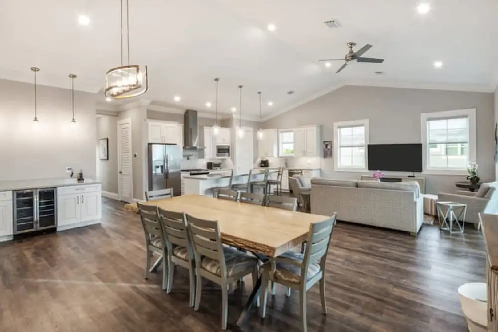 Mirador House by Brightwild Pool Dock