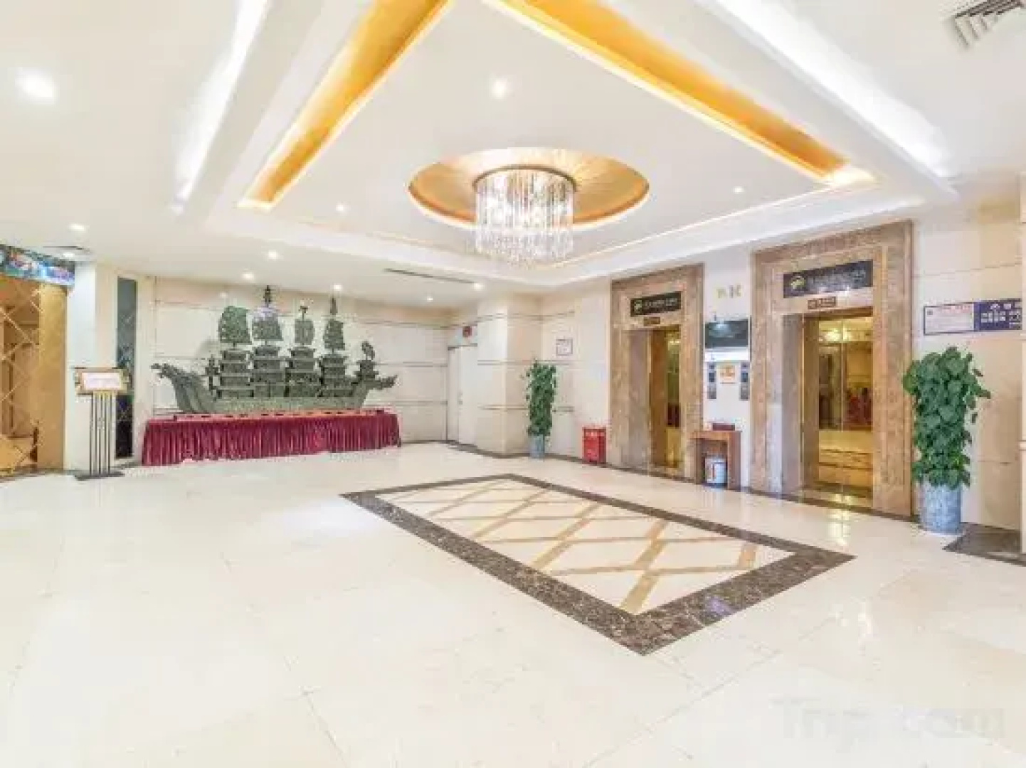 Jintan Square South Great Wall Hotel (Tongren Station Branch)