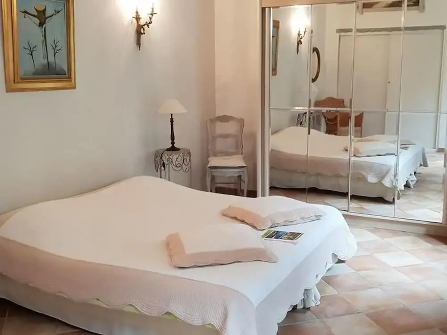 Villa in an Idyllic and Relaxing Setting Near Orange