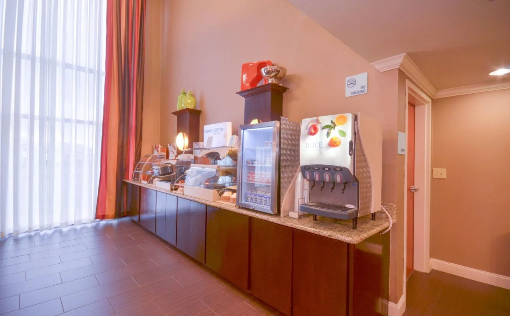 Holiday Inn Express Hotel & Suites Pine Bluff / Pines Mall by IHG