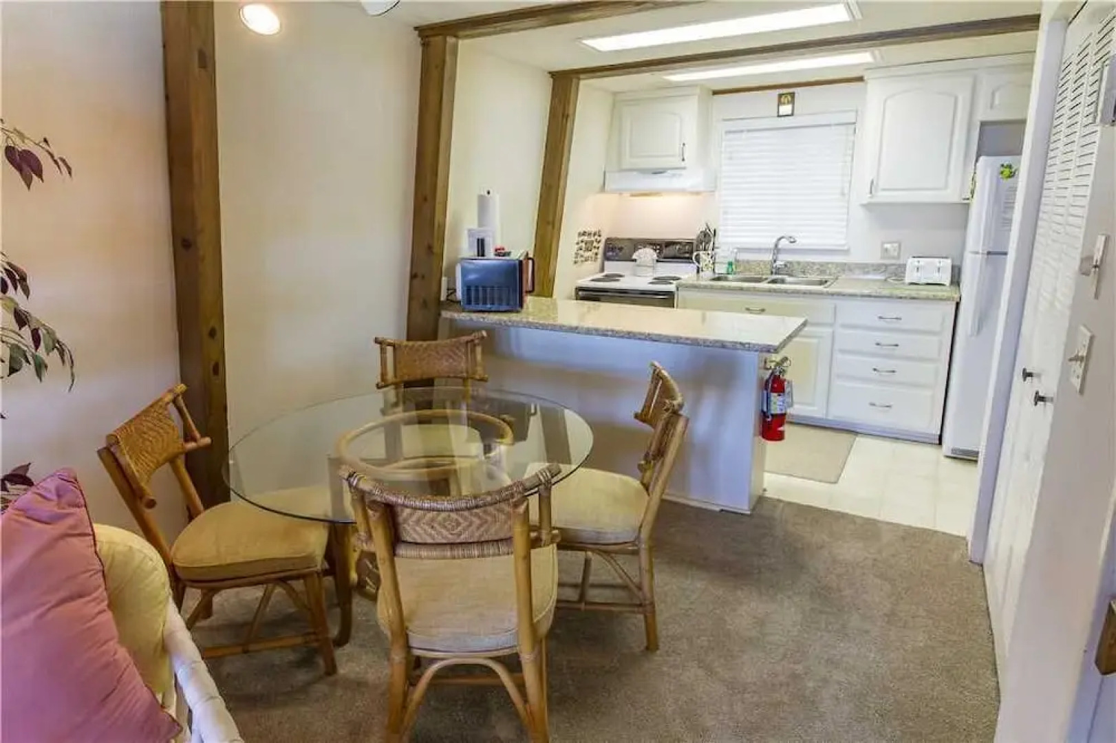 Oasis Beach House, 2 Bedrooms, Sleeps 6, Beach Front, HDTV, WiFi